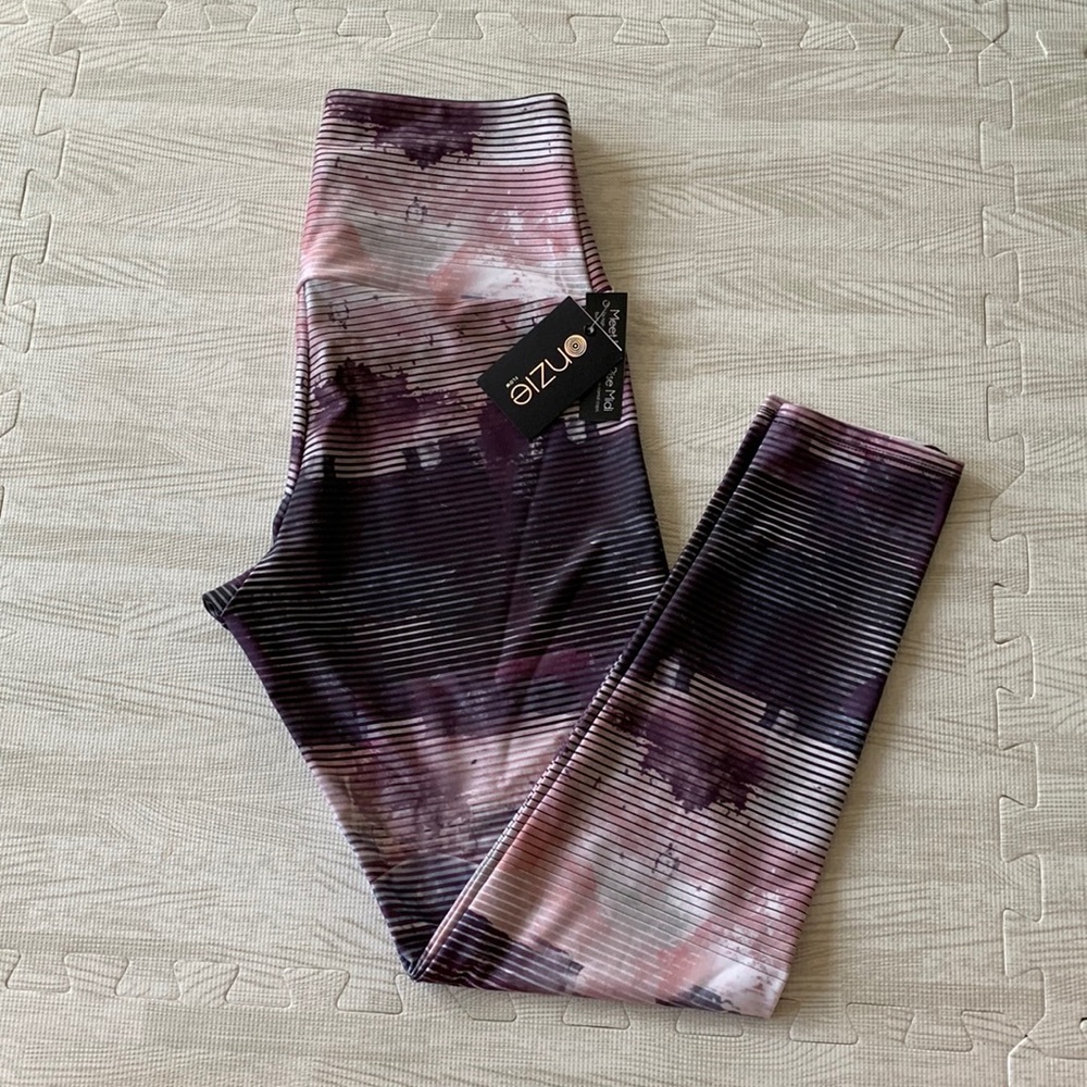Onzie - High Basic Capri,Size: M/L Abstract Pink & Purple Pattern